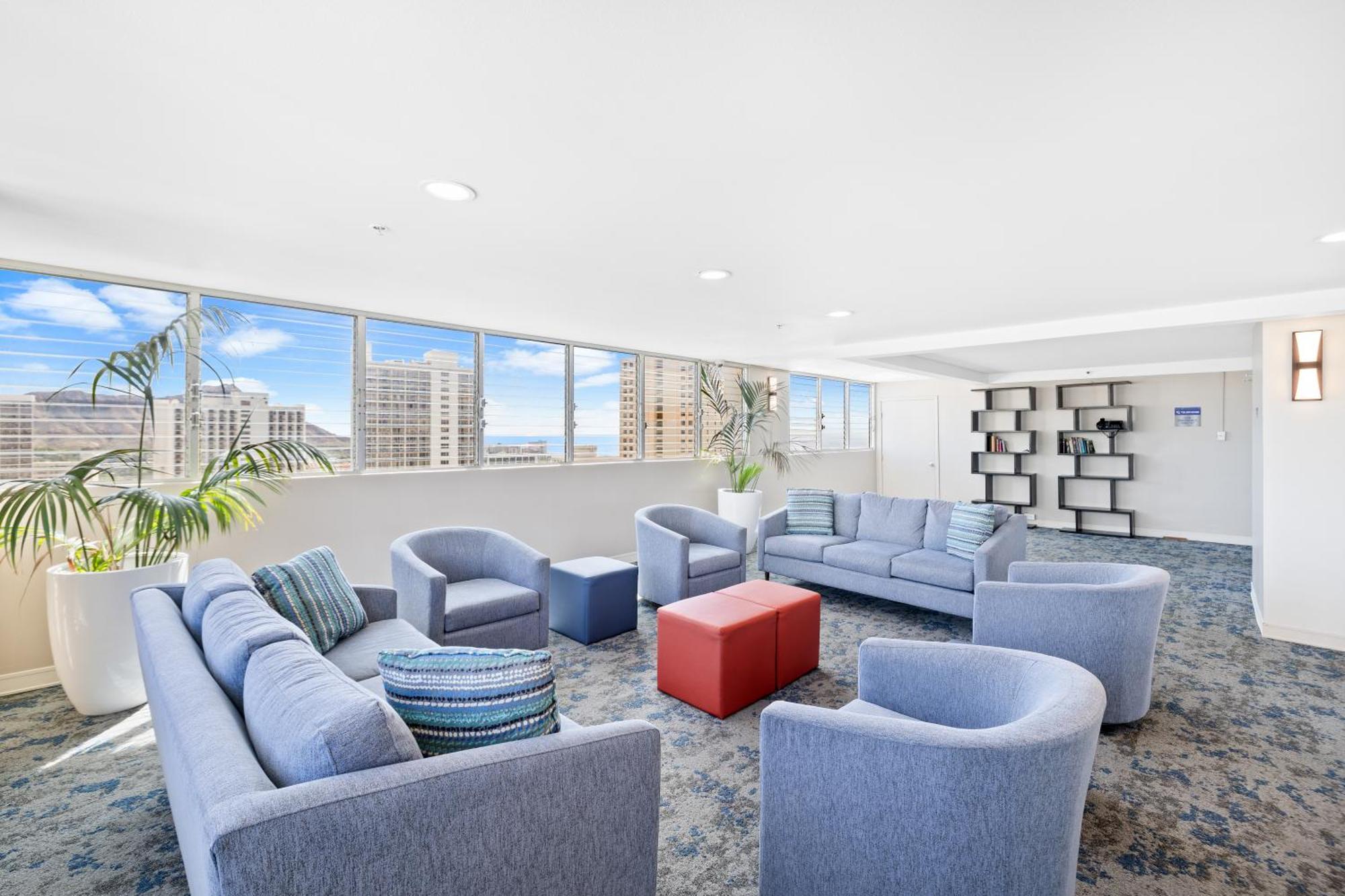 Apartment 1br With Great Views, 3 Mins To Waikiki Beach! *